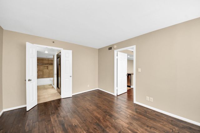 3525 Sage Road 909, Houston, TX 77056