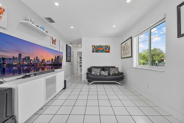 3930 W 2nd Ave, Hialeah, FL 33012