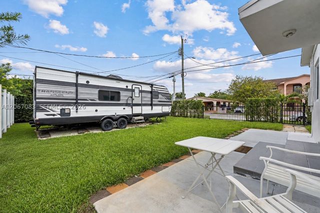 3930 W 2nd Ave, Hialeah, FL 33012