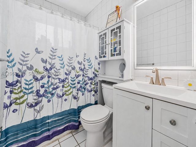 3930 W 2nd Ave, Hialeah, FL 33012