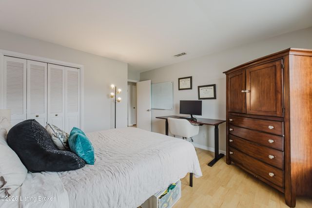 4701 Salisbury Square 104, Louisville, KY 40207