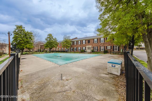 4701 Salisbury Square 104, Louisville, KY 40207