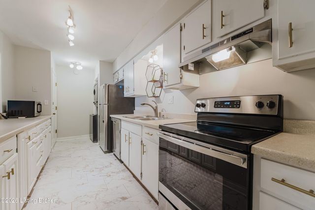 4701 Salisbury Square 104, Louisville, KY 40207