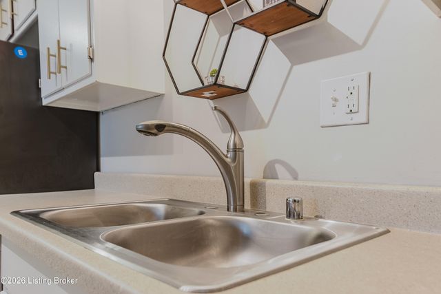 4701 Salisbury Square 104, Louisville, KY 40207