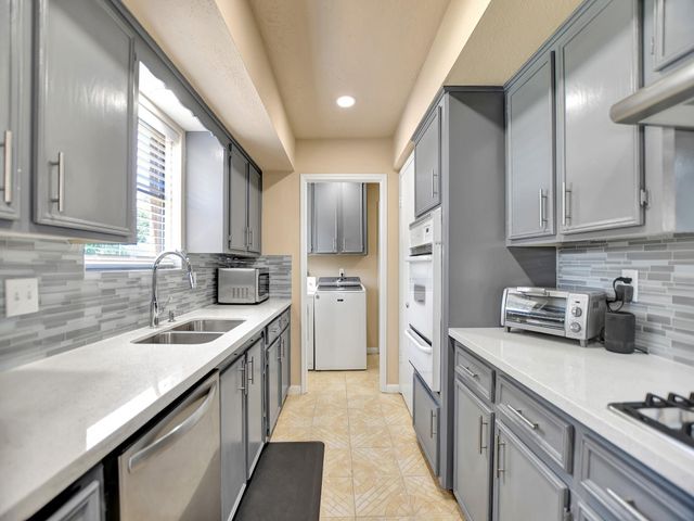 21902 Meadowhill Drive, Spring, TX 77388