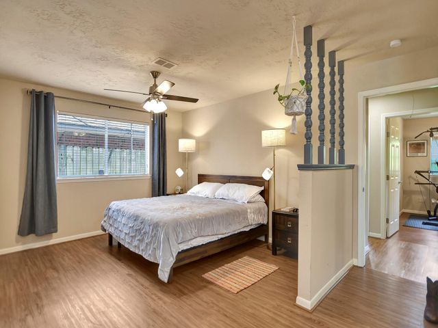 21902 Meadowhill Drive, Spring, TX 77388