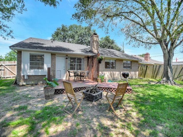 21902 Meadowhill Drive, Spring, TX 77388