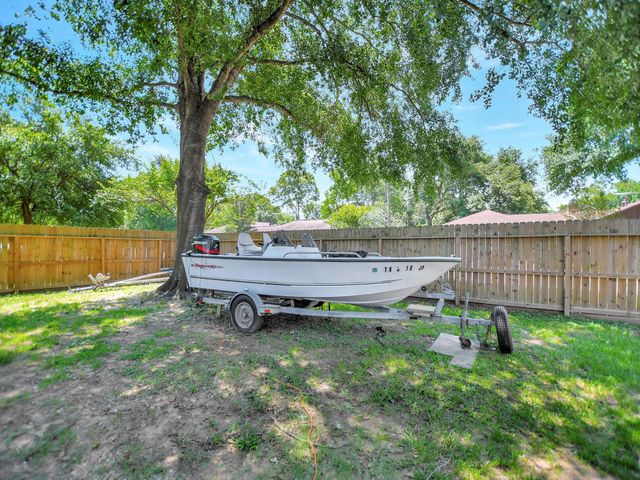 21902 Meadowhill Drive, Spring, TX 77388