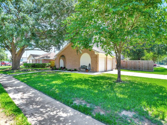 21902 Meadowhill Drive, Spring, TX 77388