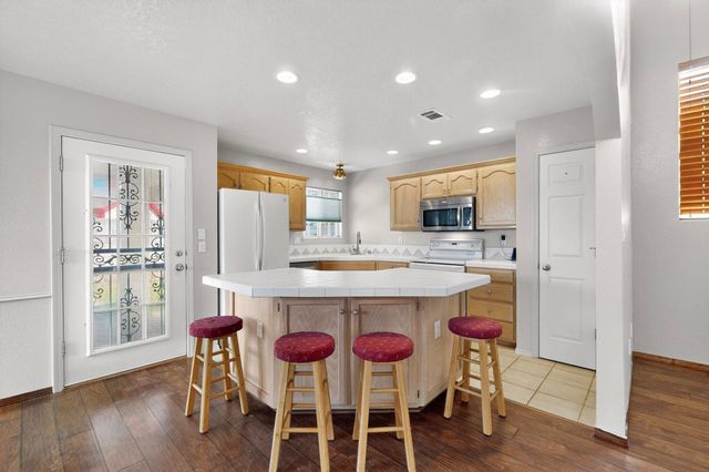 7015 Marigot Court NW, Albuquerque, NM 87120