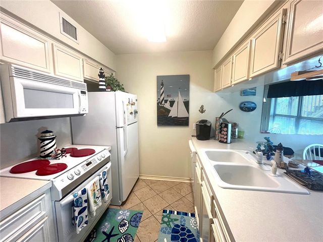 15209 Leeward Dr B1, Corpus Christi, TX 78418