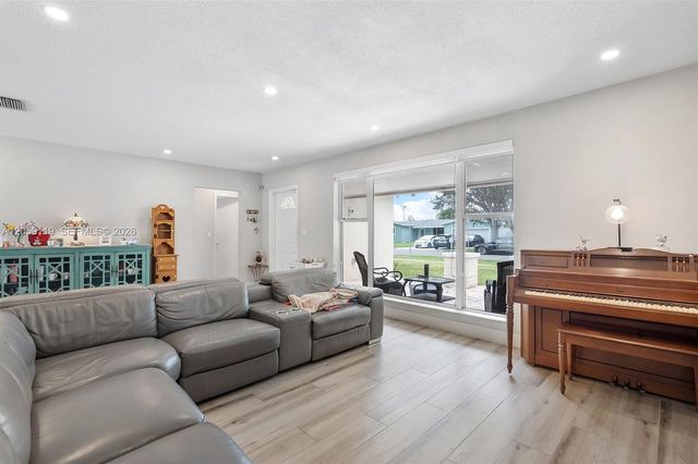 8963 SW 53rd Street, Cooper City, FL 33328