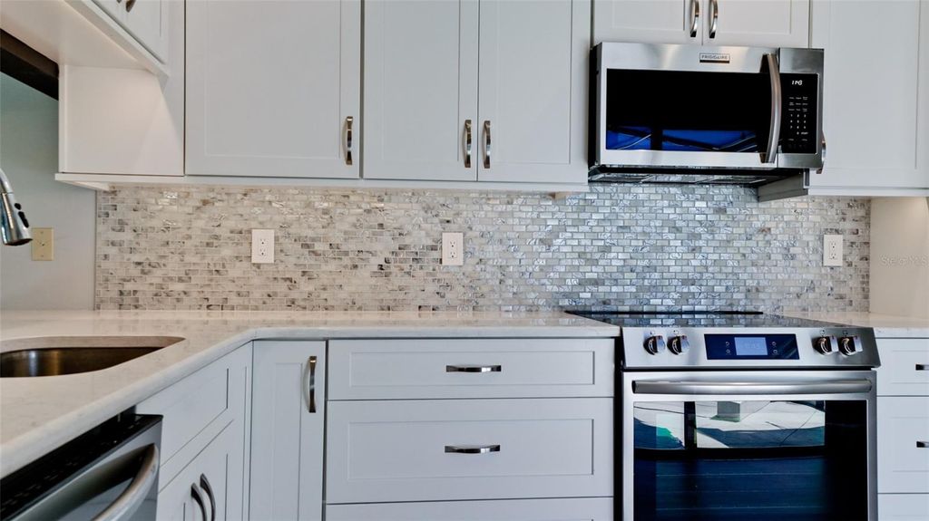 Image 14 of property listing at 506 WOODSTORK CIRCLE, Bradenton, FL 34209