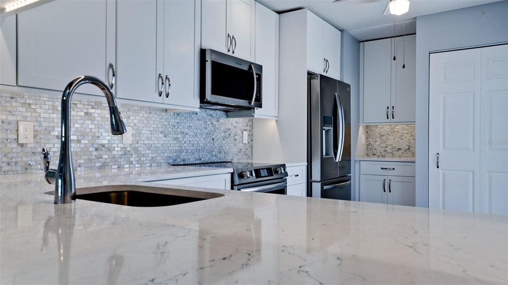 Image 15 of property listing at 506 WOODSTORK CIRCLE, Bradenton, FL 34209