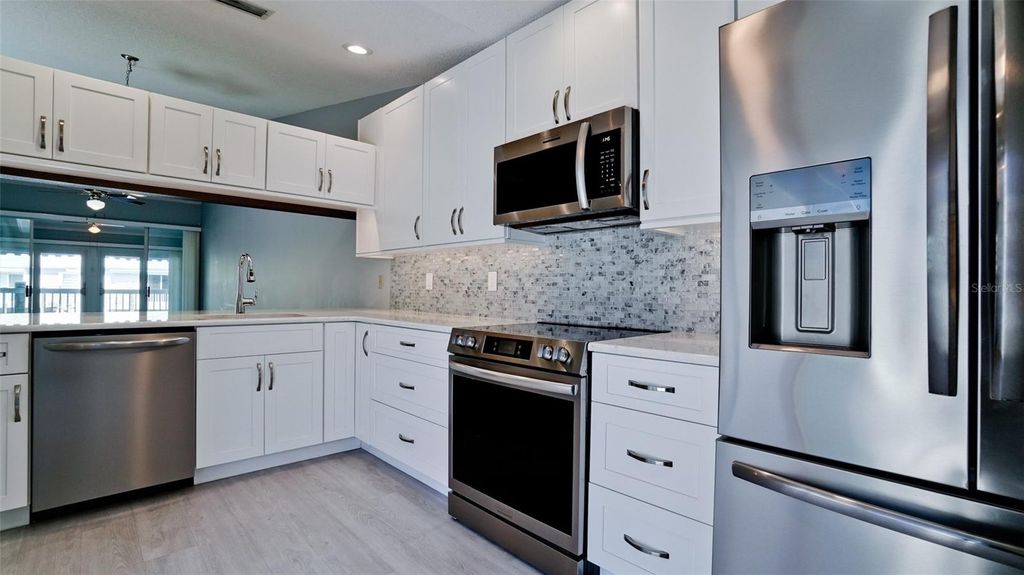 Image 17 of property listing at 506 WOODSTORK CIRCLE, Bradenton, FL 34209