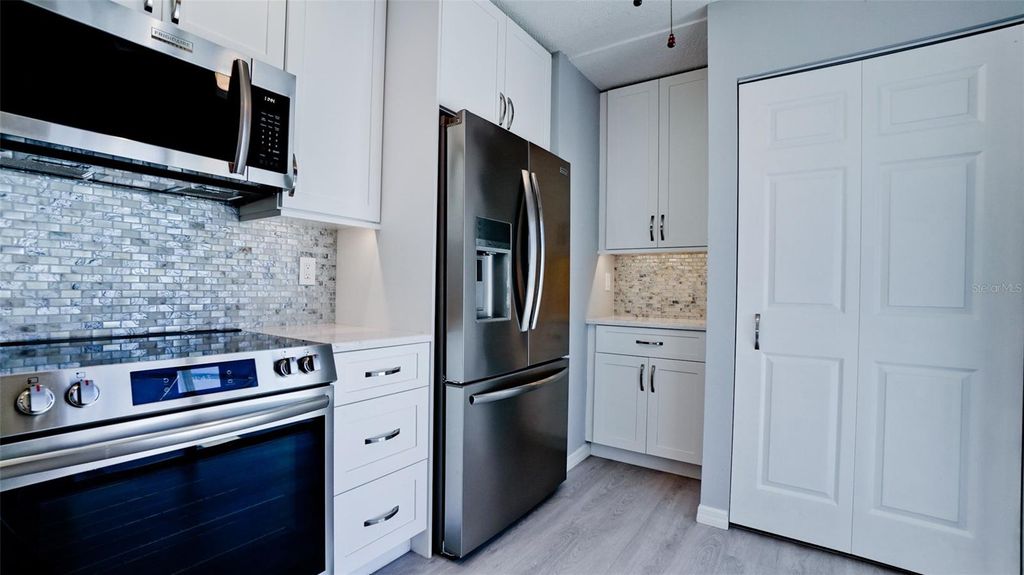 Image 18 of property listing at 506 WOODSTORK CIRCLE, Bradenton, FL 34209