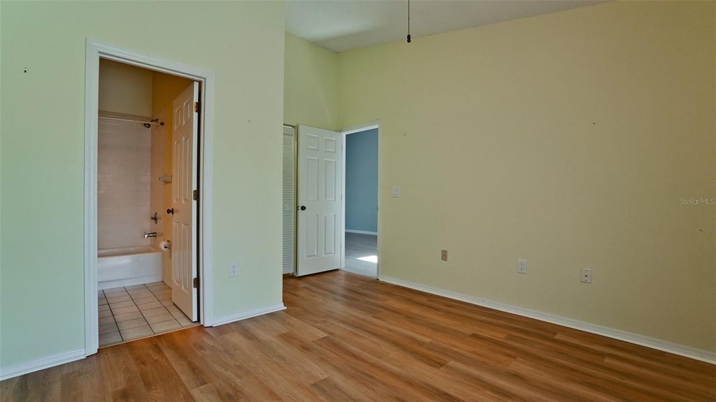 Image 25 of property listing at 506 WOODSTORK CIRCLE, Bradenton, FL 34209
