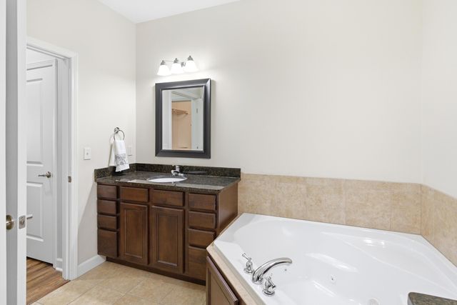 2409 BOULDER SPRINGS DR, Columbia, MO 65201