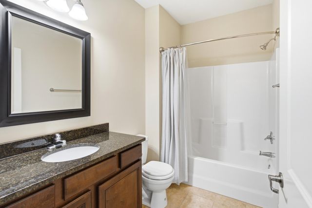 2409 BOULDER SPRINGS DR, Columbia, MO 65201