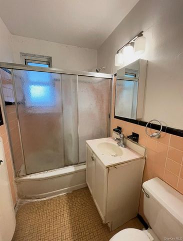 138-33 JEWEL Avenue 3Q, Flushing, NY 11367