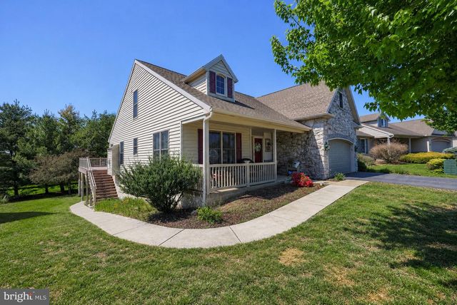 1042 CAMBRIDGE DR, Manheim, PA 17545