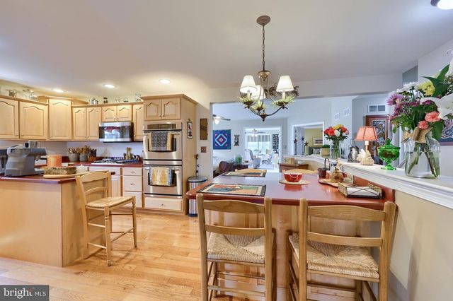 1042 CAMBRIDGE DR, Manheim, PA 17545