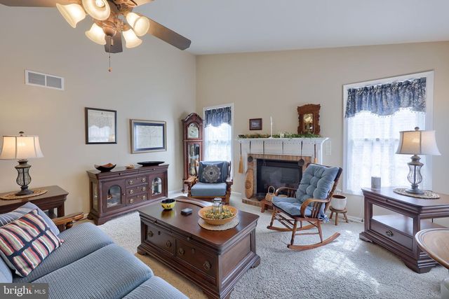 1042 CAMBRIDGE DR, Manheim, PA 17545