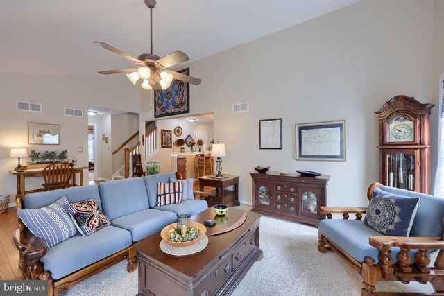1042 CAMBRIDGE DR, Manheim, PA 17545