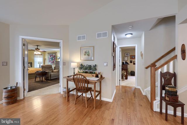 1042 CAMBRIDGE DR, Manheim, PA 17545
