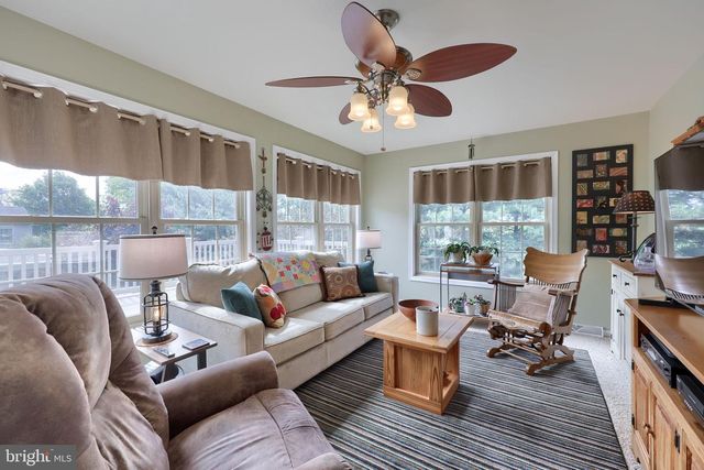 1042 CAMBRIDGE DR, Manheim, PA 17545
