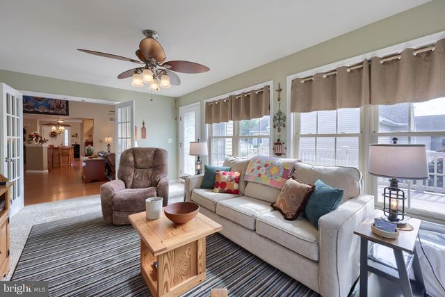 1042 CAMBRIDGE DR, Manheim, PA 17545
