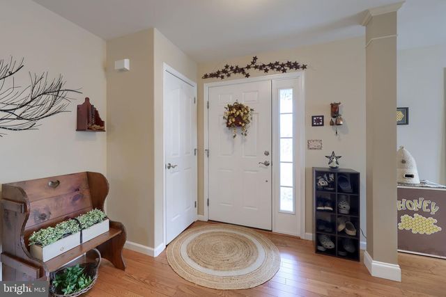 1042 CAMBRIDGE DR, Manheim, PA 17545