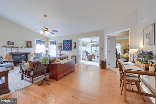 1042 CAMBRIDGE DR, Manheim, PA 17545