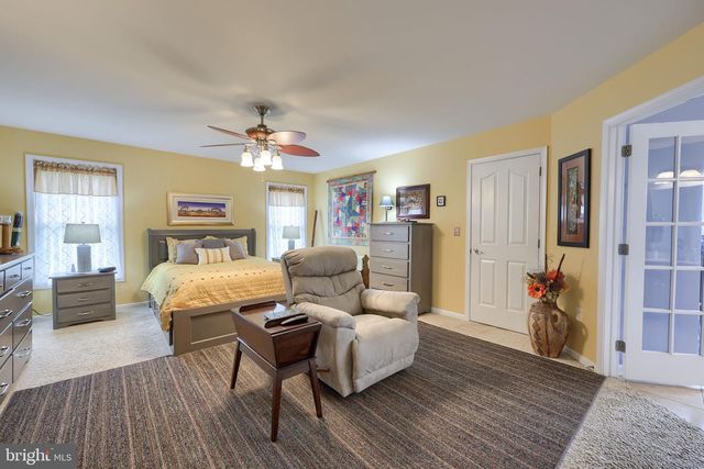 1042 CAMBRIDGE DR, Manheim, PA 17545