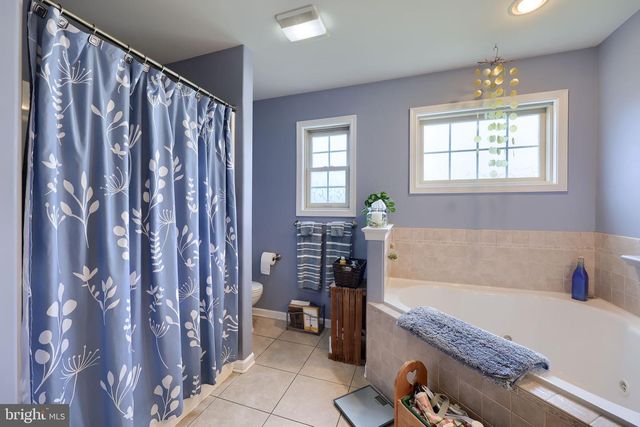 1042 CAMBRIDGE DR, Manheim, PA 17545