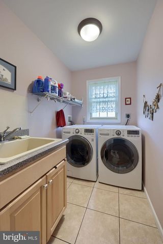 1042 CAMBRIDGE DR, Manheim, PA 17545
