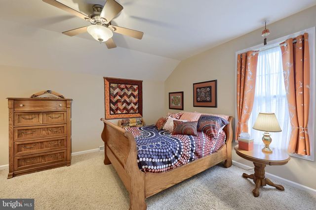 1042 CAMBRIDGE DR, Manheim, PA 17545