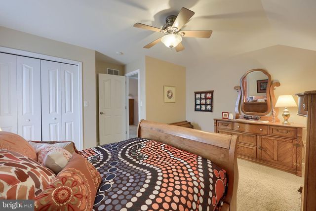 1042 CAMBRIDGE DR, Manheim, PA 17545