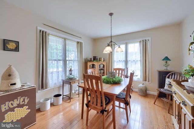 1042 CAMBRIDGE DR, Manheim, PA 17545