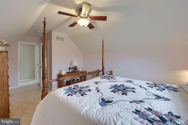 1042 CAMBRIDGE DR, Manheim, PA 17545
