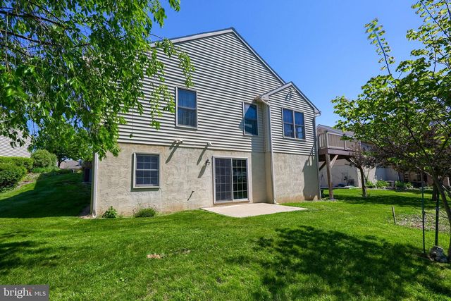 1042 CAMBRIDGE DR, Manheim, PA 17545
