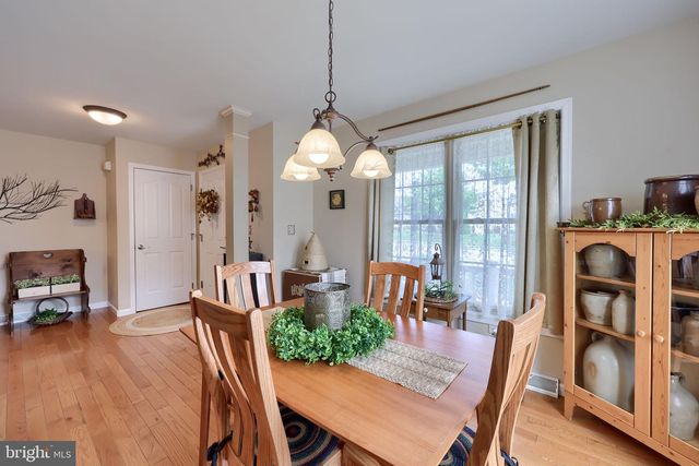 1042 CAMBRIDGE DR, Manheim, PA 17545