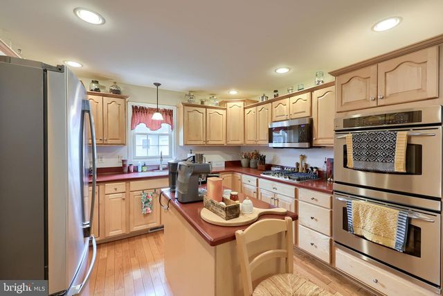 1042 CAMBRIDGE DR, Manheim, PA 17545