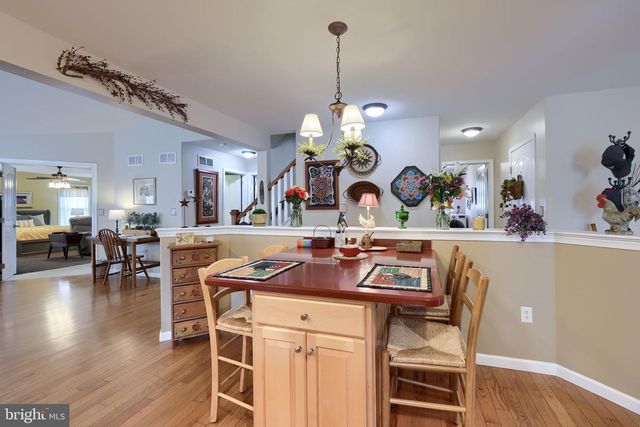 1042 CAMBRIDGE DR, Manheim, PA 17545