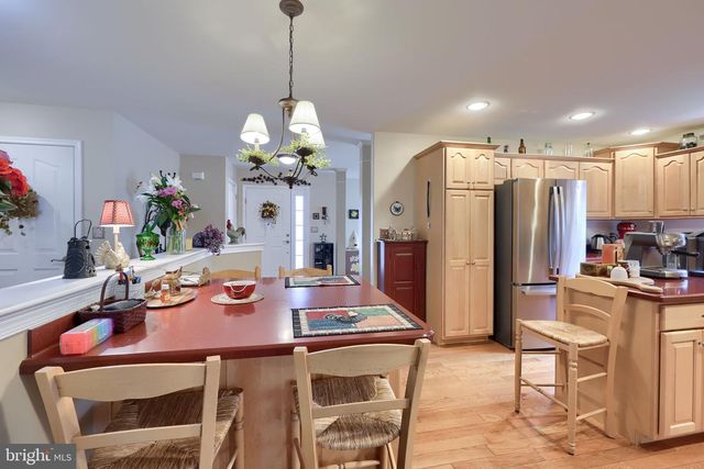 1042 CAMBRIDGE DR, Manheim, PA 17545