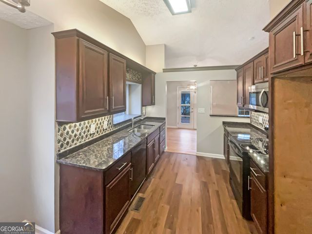 536 Bluff Court, Woodstock, GA 30188