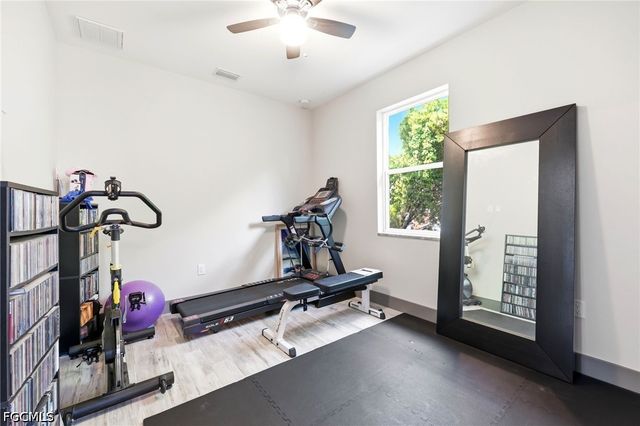 212 SW 20th ST, Cape Coral, FL 33991