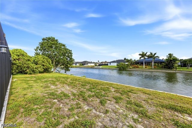 212 SW 20th ST, Cape Coral, FL 33991