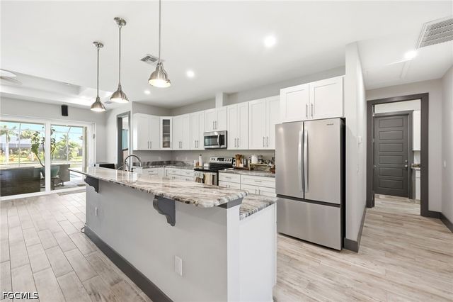 212 SW 20th ST, Cape Coral, FL 33991