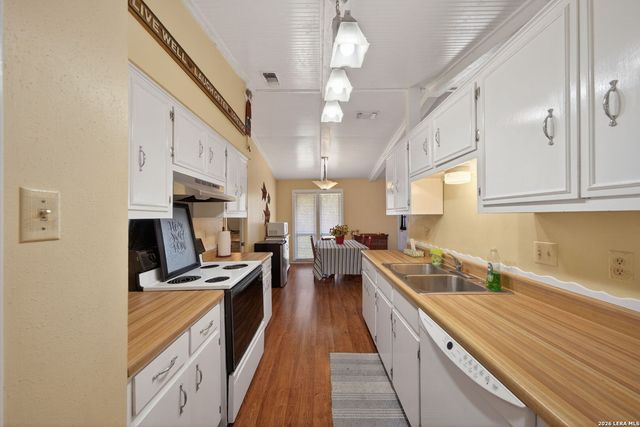 3706 Petry Dr, Kirby, TX 78219